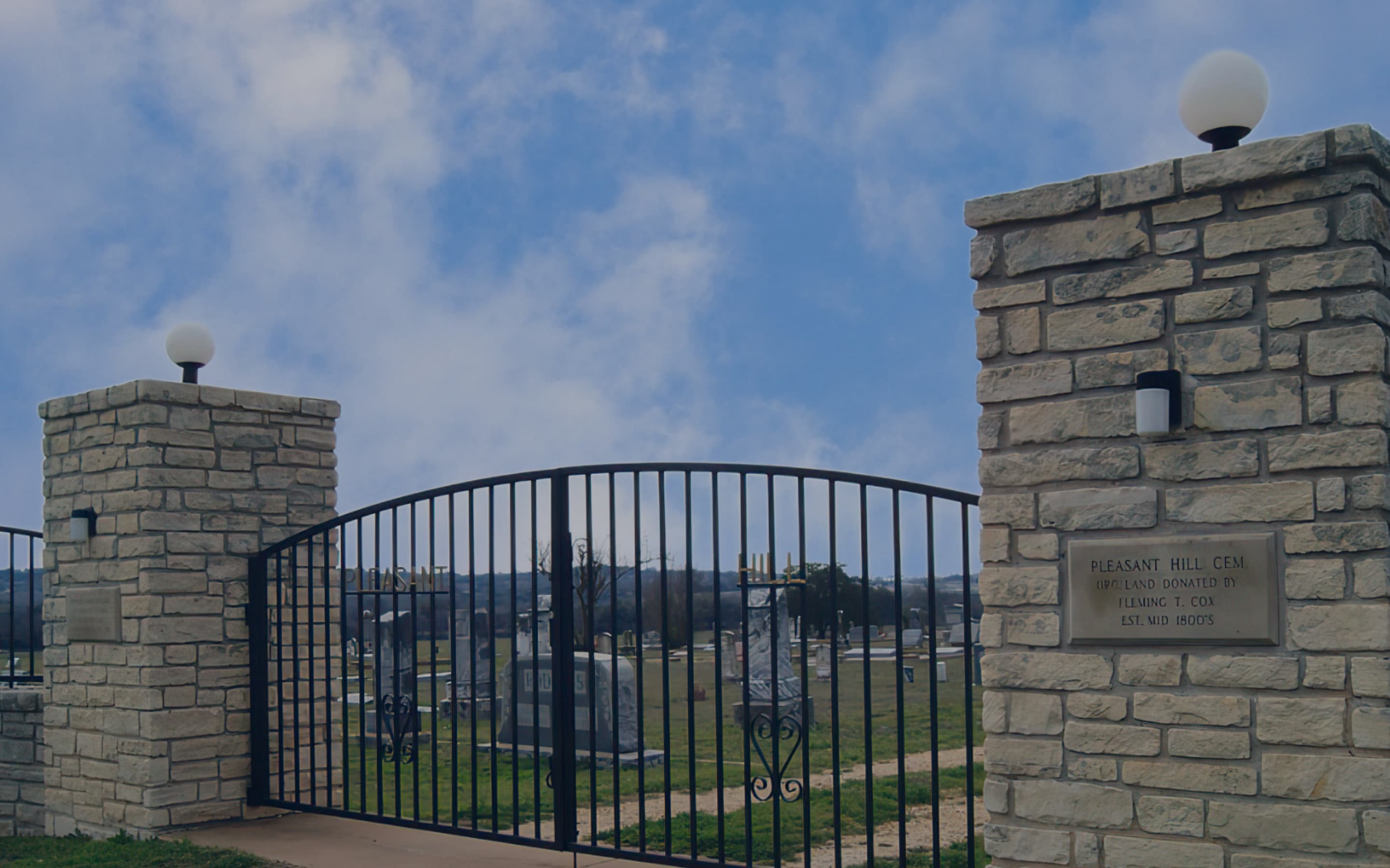 Photo with a view of Pleasant-Hill Cemetery
