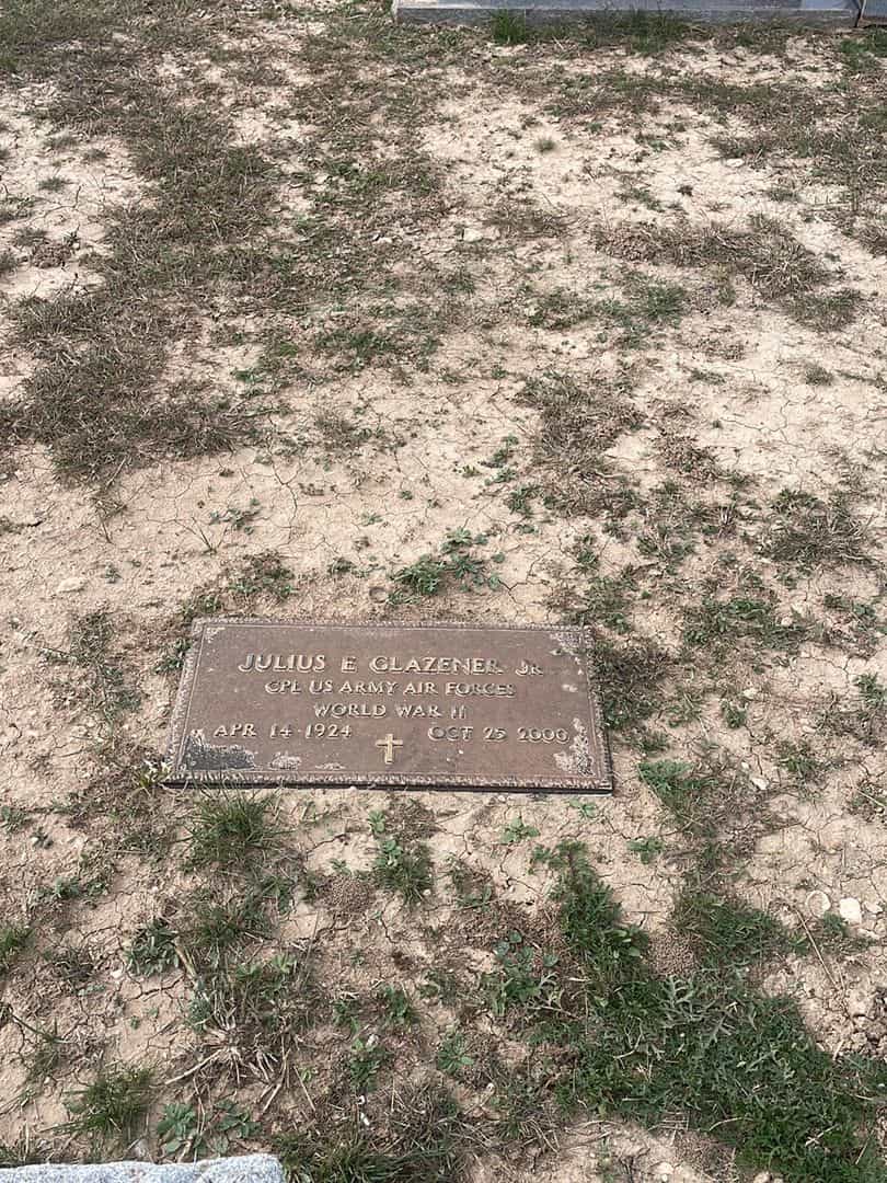 Julius Enoch Glazener Junior's grave. Photo 3