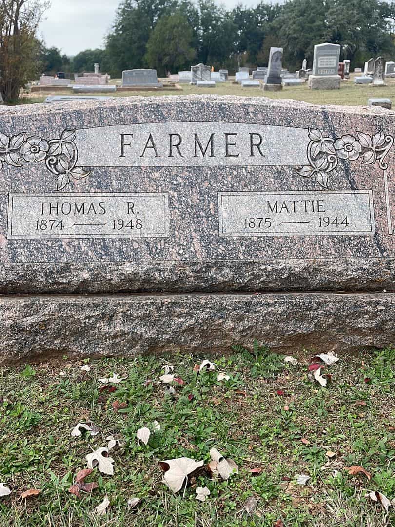 Mattie Farmer's grave. Photo 1