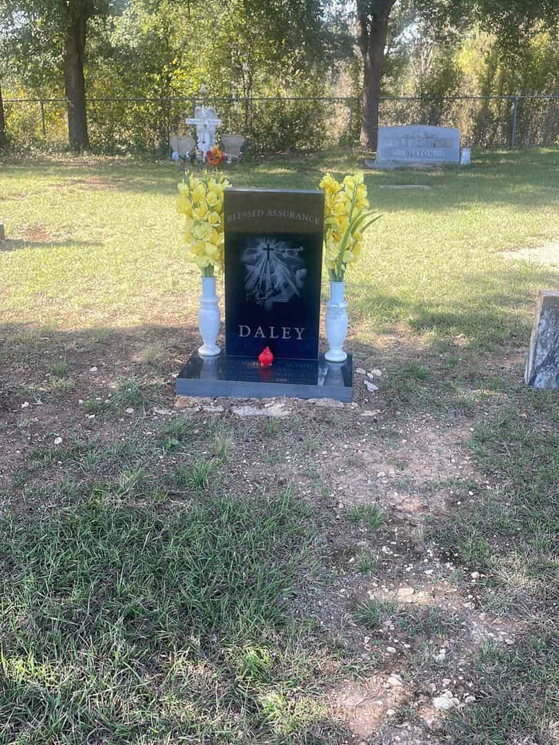 Maud M. Daley's grave. Photo 2