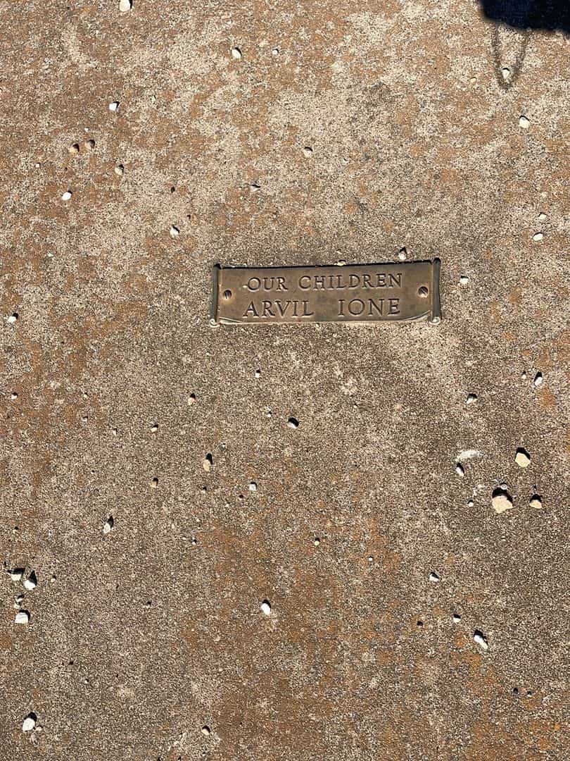Arvil Ione's grave. Photo 3