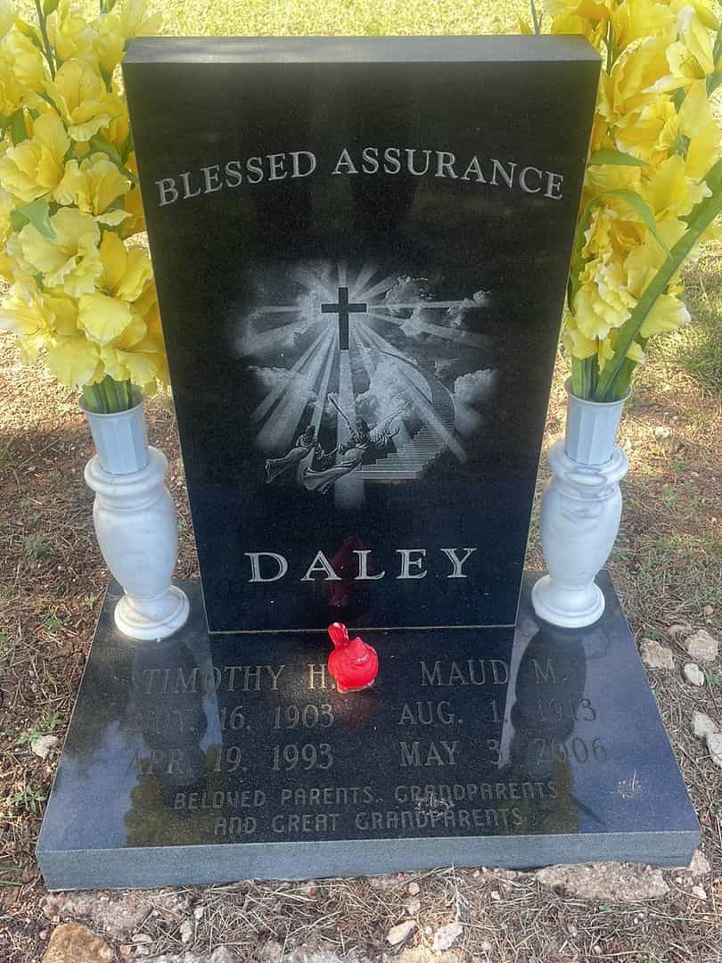 Maud M. Daley's grave. Photo 1