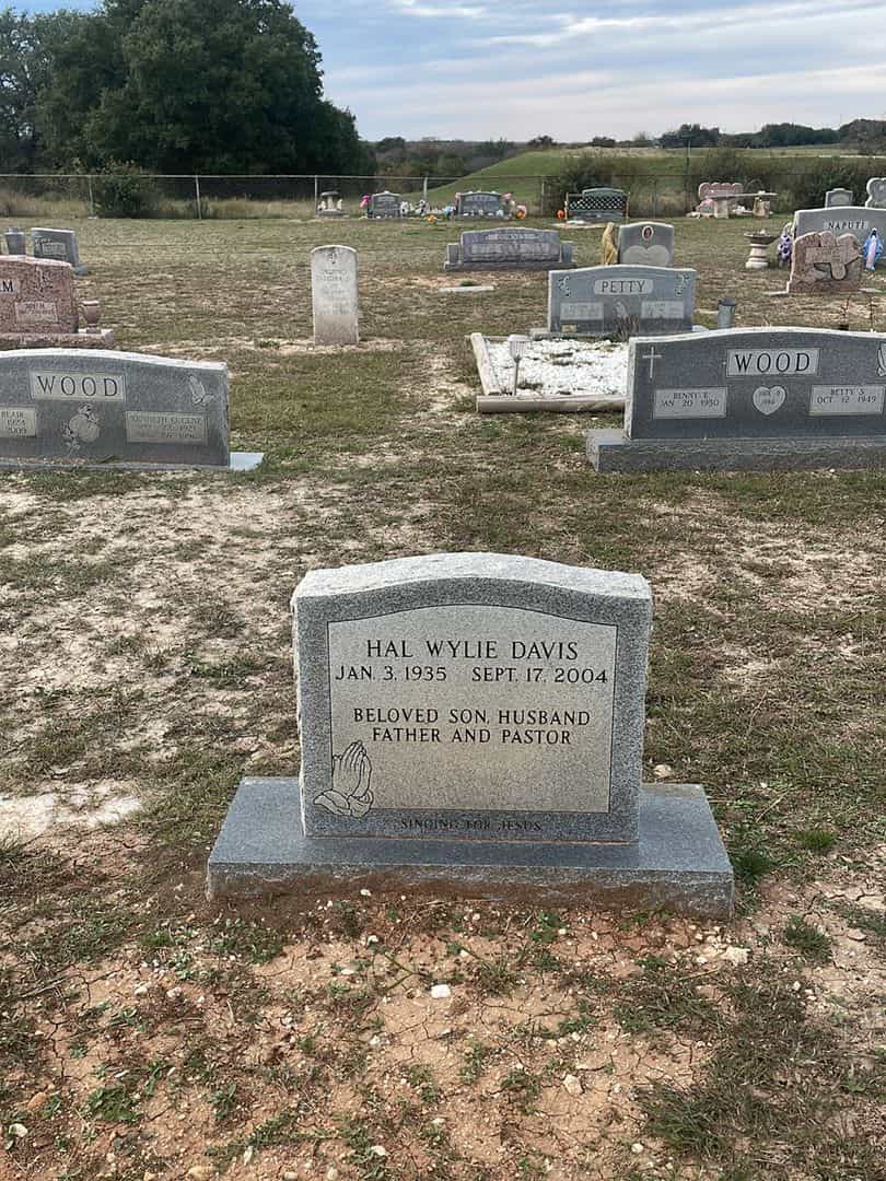 Hal Wylie Davis's grave. Photo 2