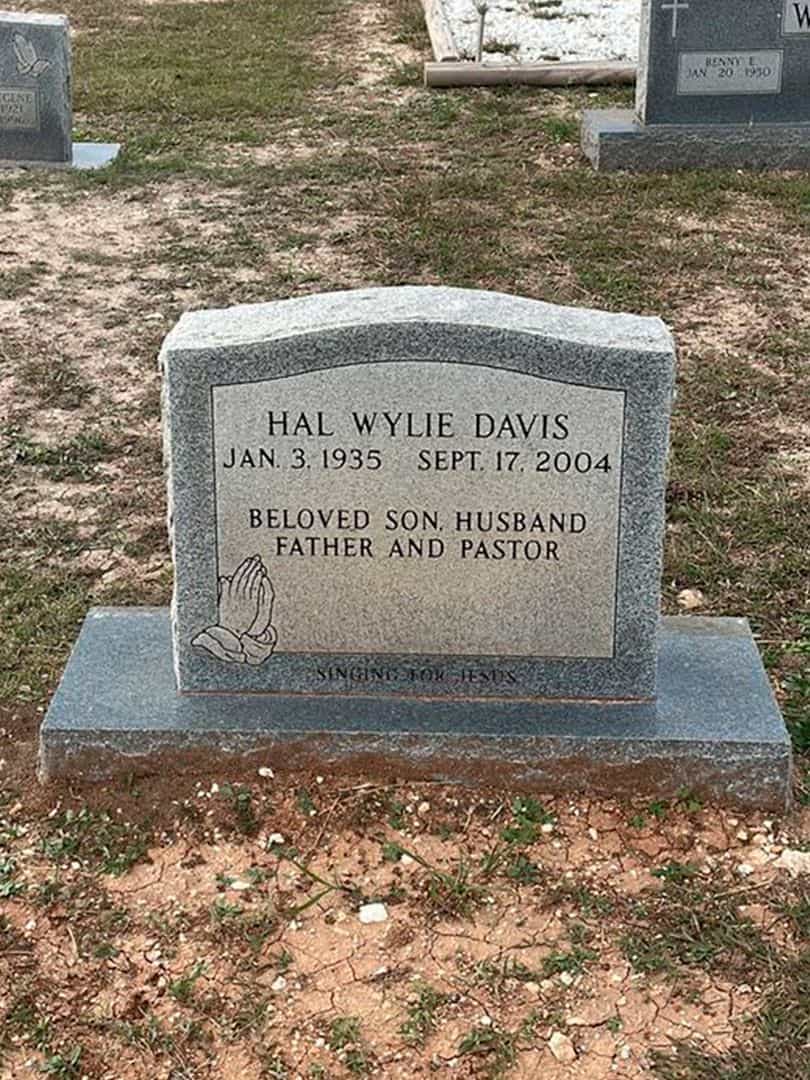 Hal Wylie Davis's grave. Photo 1