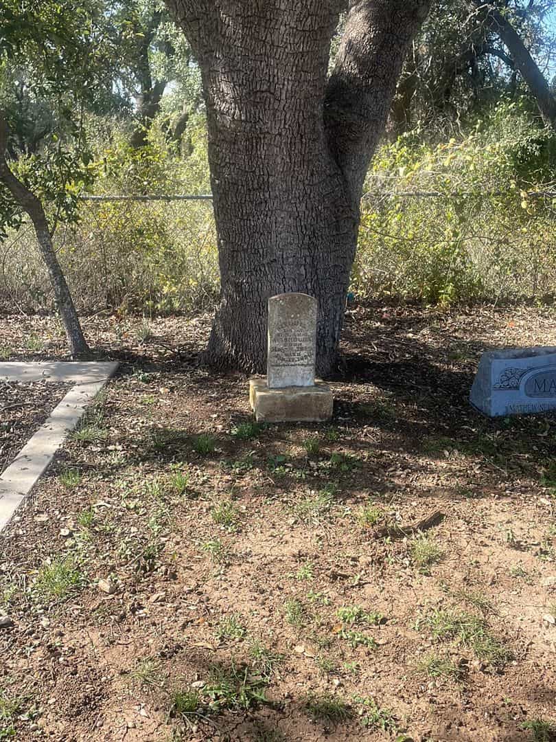 Maudia Mashburn's grave. Photo 2