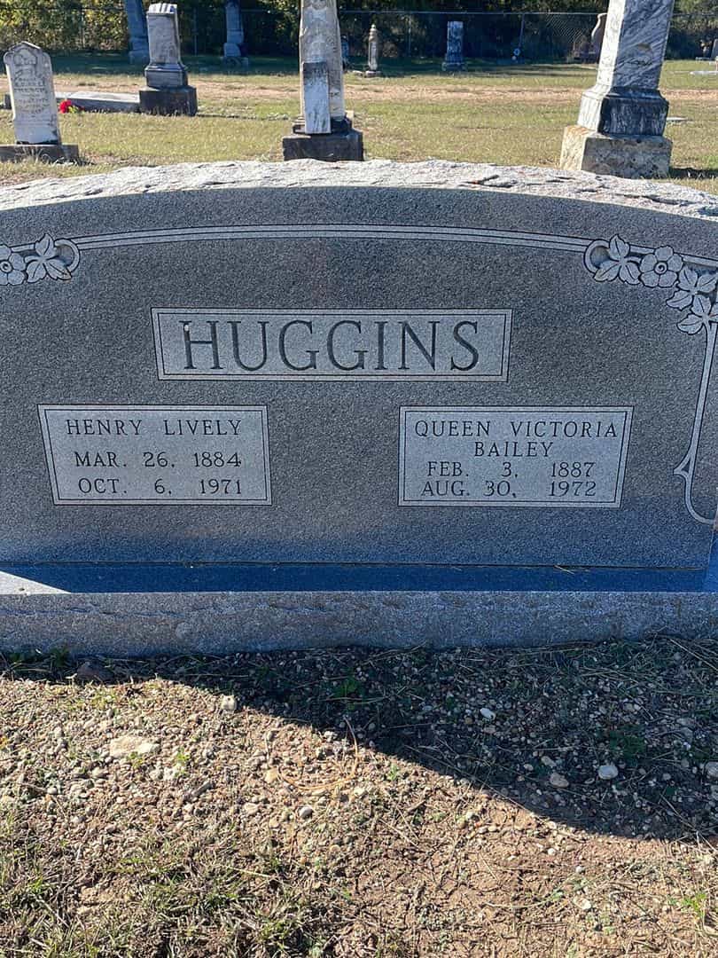 Queen Victoria Bailey Huggins's grave. Photo 1