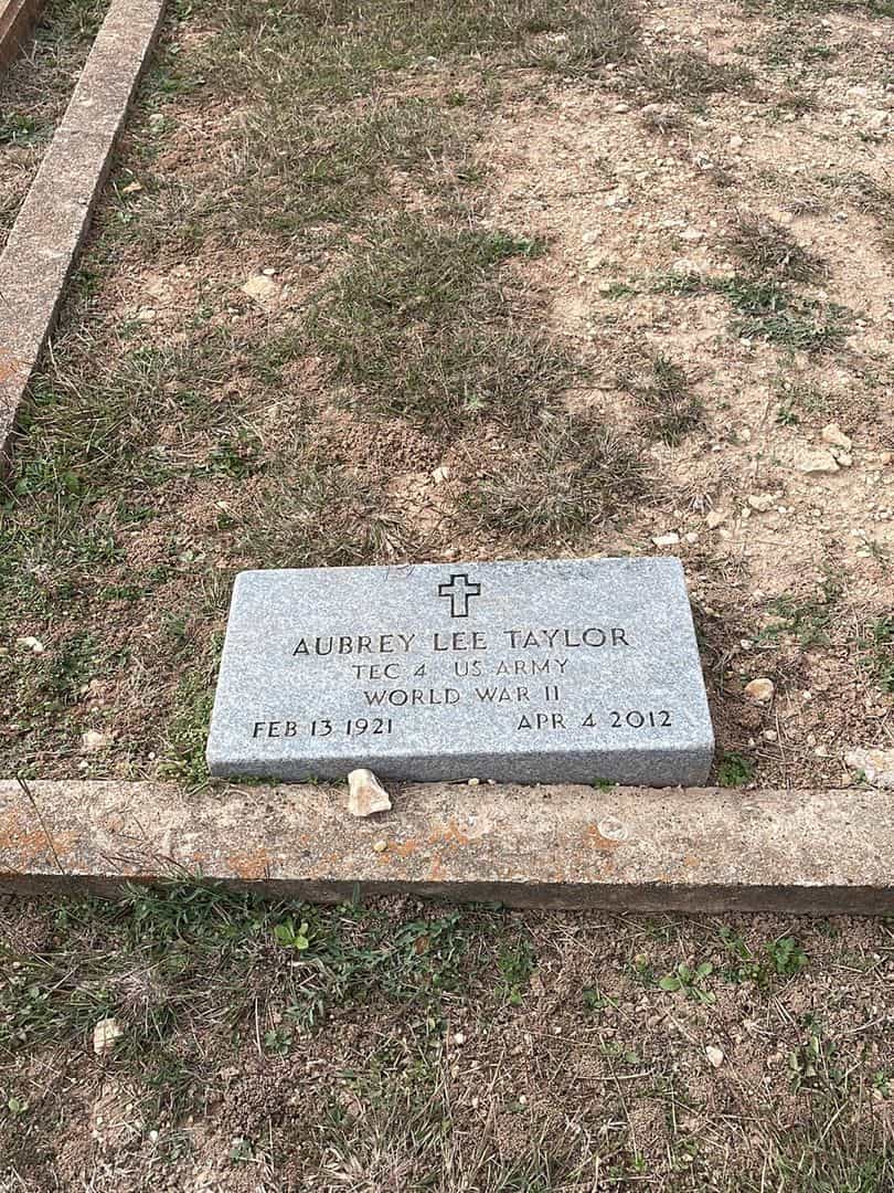 Aubrey Lee Taylor's grave. Photo 3