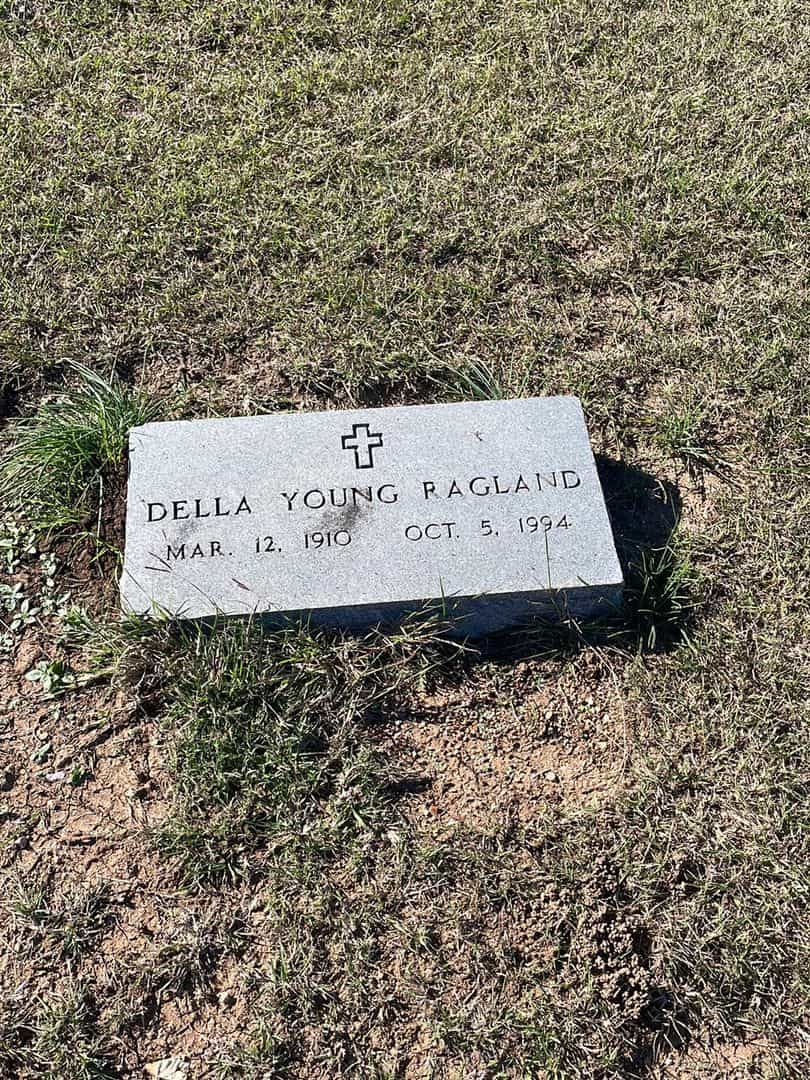 Della Young Ragland's grave. Photo 1