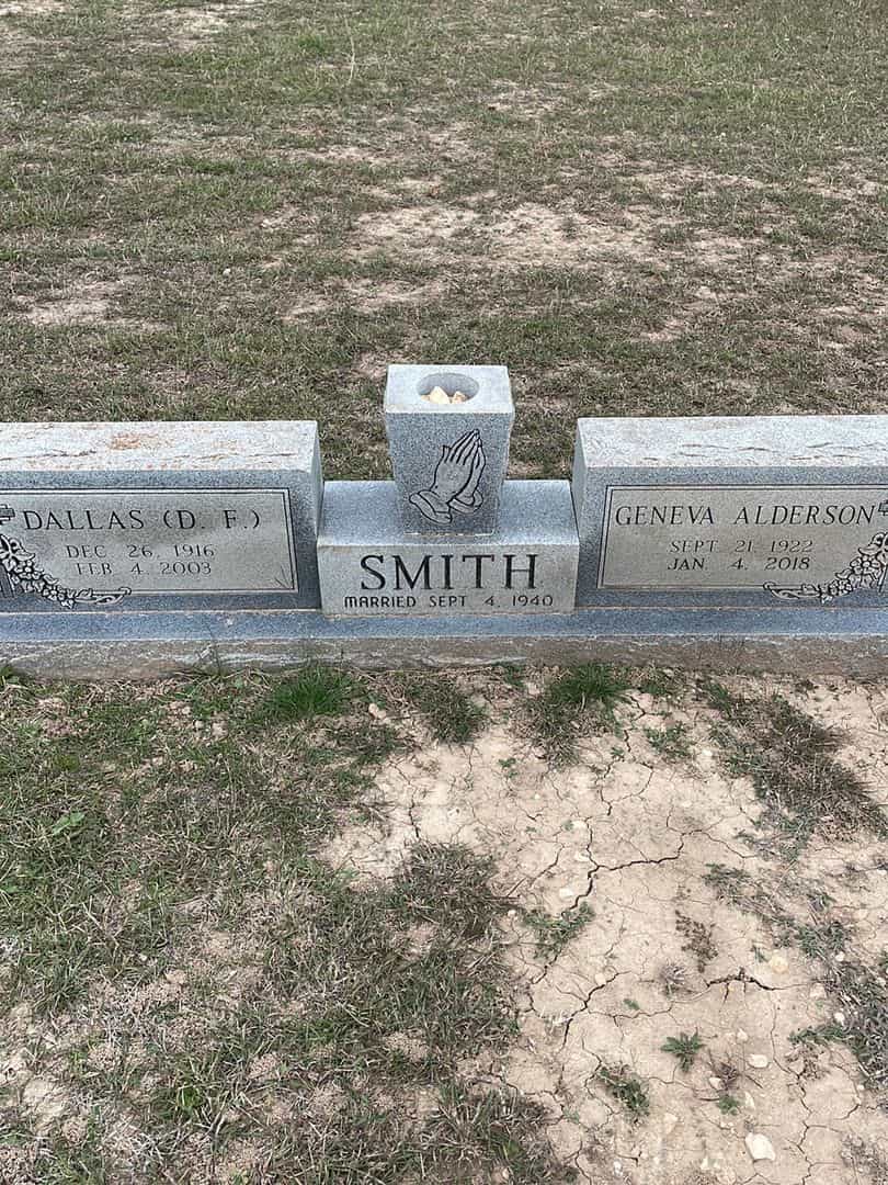 Geneva Alderson Smith's grave. Photo 1
