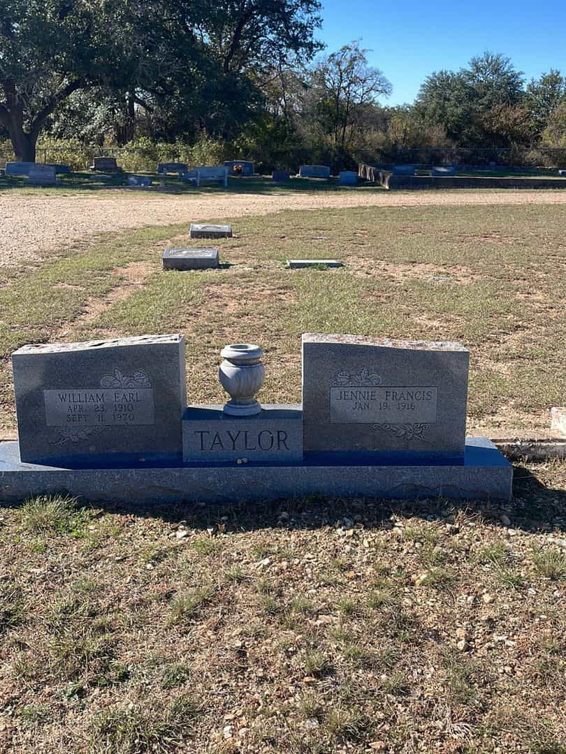 Jennie Francis Taylor's grave. Photo 2