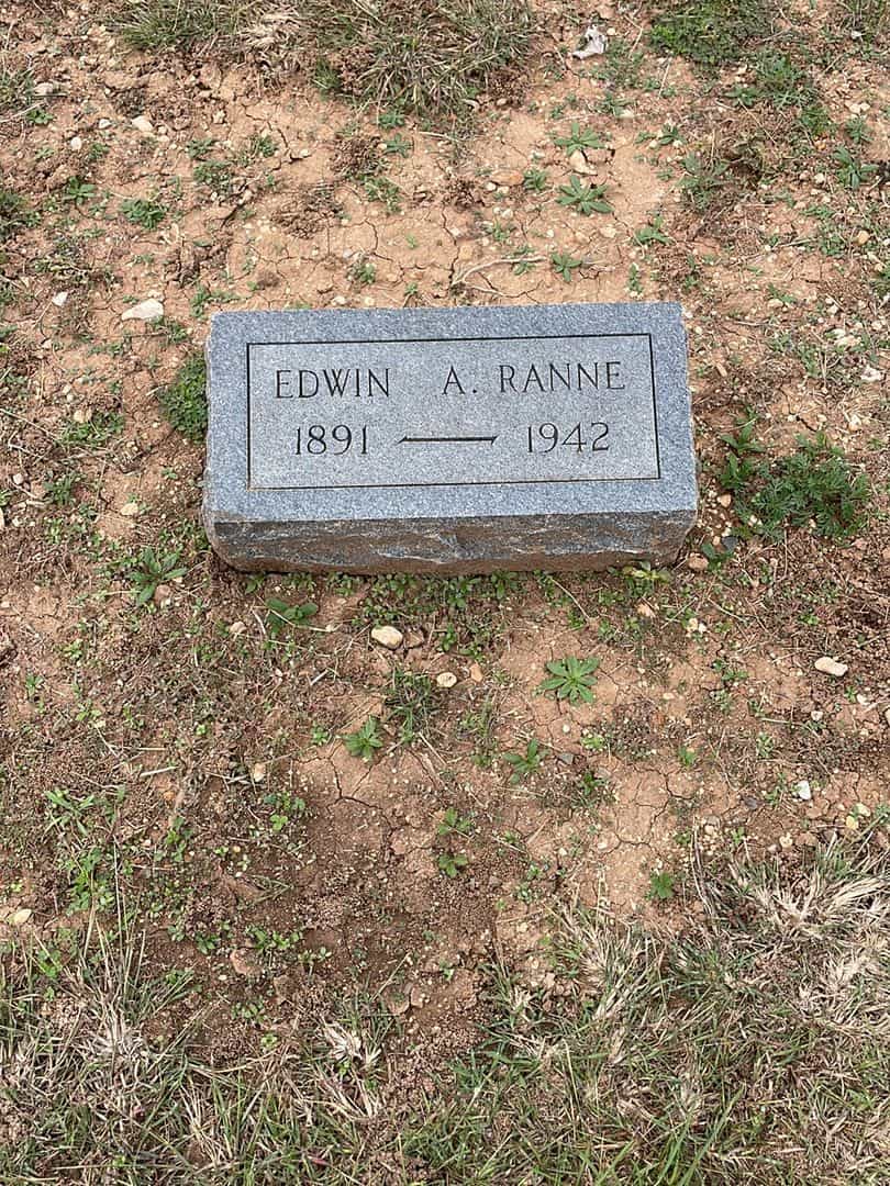 Edwin A. Ranne's grave. Photo 1