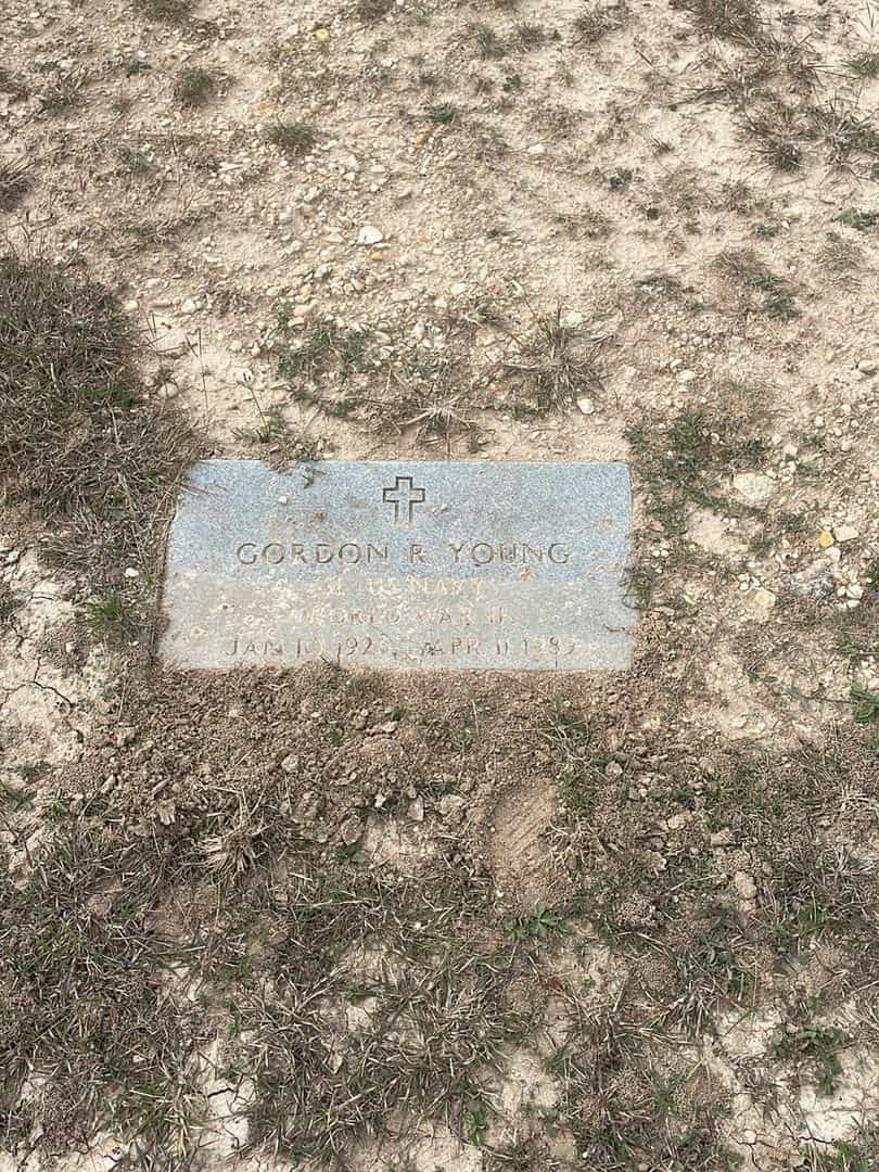 Gordon R. Young's grave. Photo 3