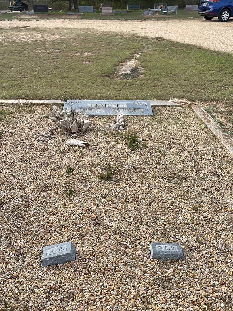 Jennie Ratliff's grave. Photo 2
