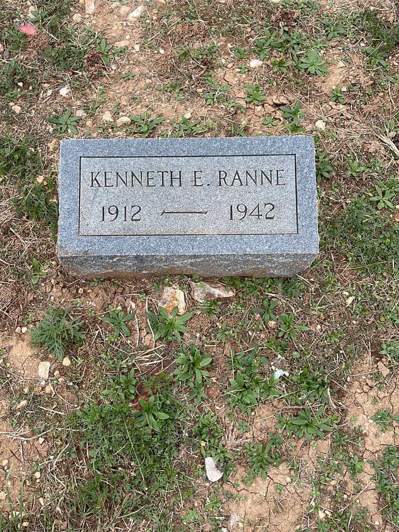 Kenneth E. Ranne's grave. Photo 1