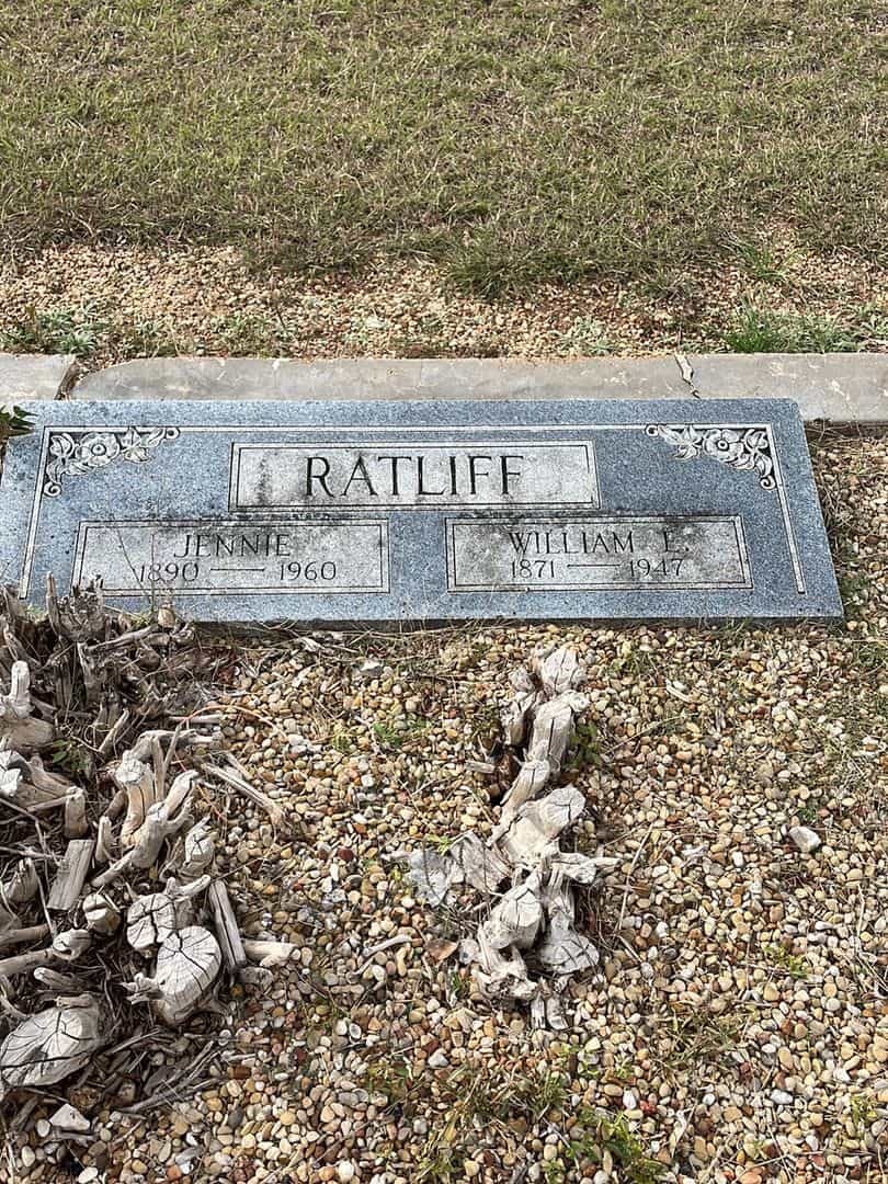 Jennie Ratliff's grave. Photo 1