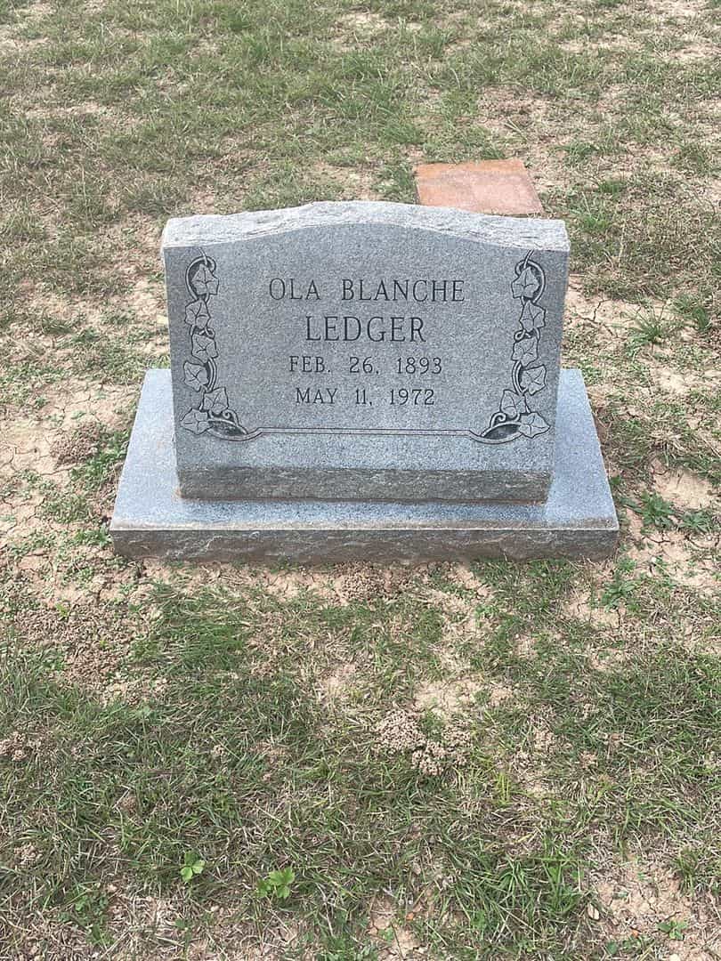 Ola Blanche Ledger's grave. Photo 1