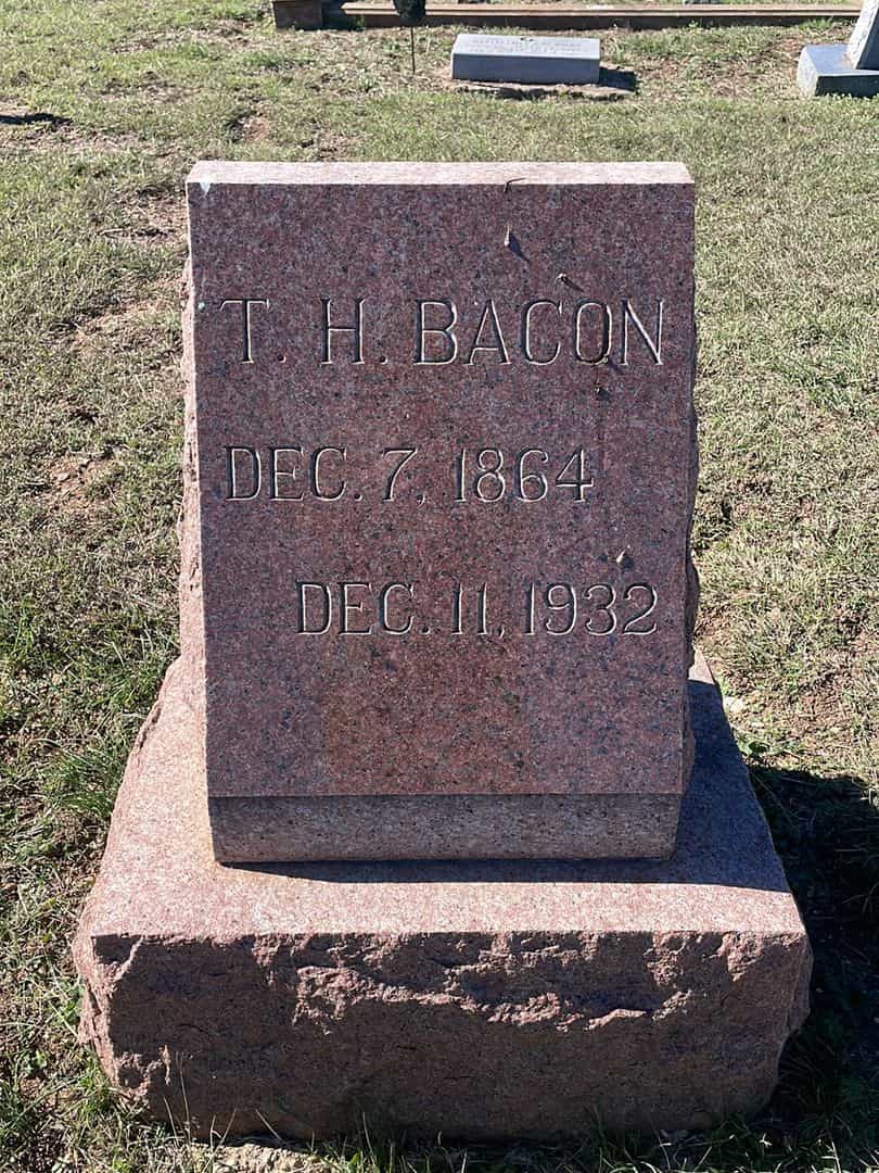 T. H. Bacon's grave. Photo 1