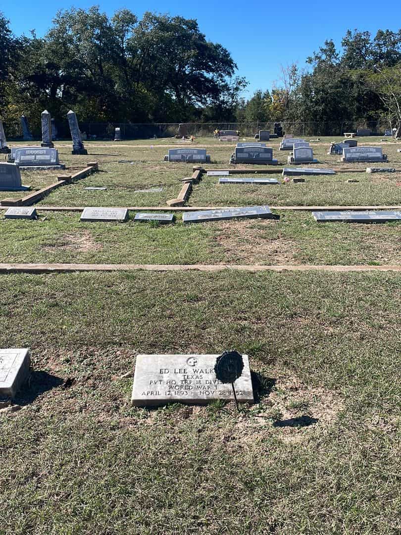 Ed Lee Walker's grave. Photo 2