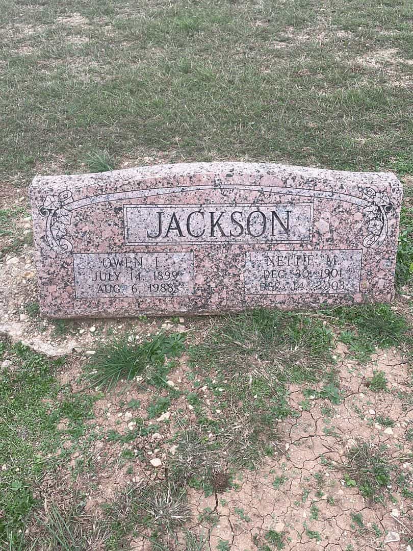 Owen L. Jackson's grave. Photo 1