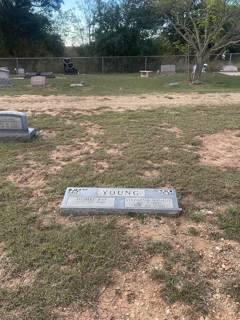 Stephanie Manent Young's grave. Photo 2