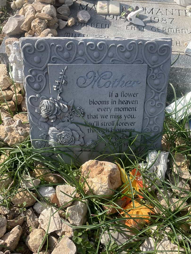Martha Mantel's grave. Photo 1