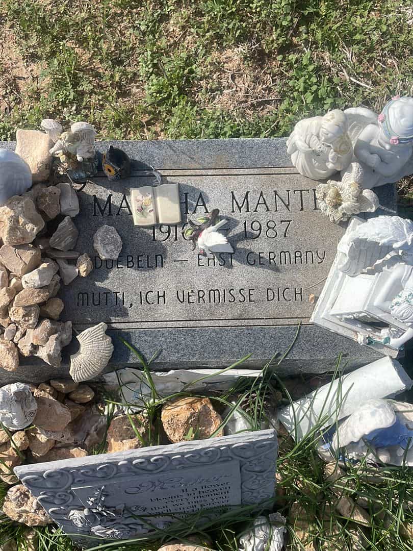 Martha Mantel's grave. Photo 3