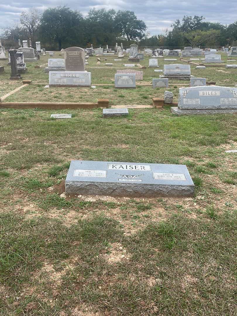 Fred R. Kaiser's grave. Photo 2