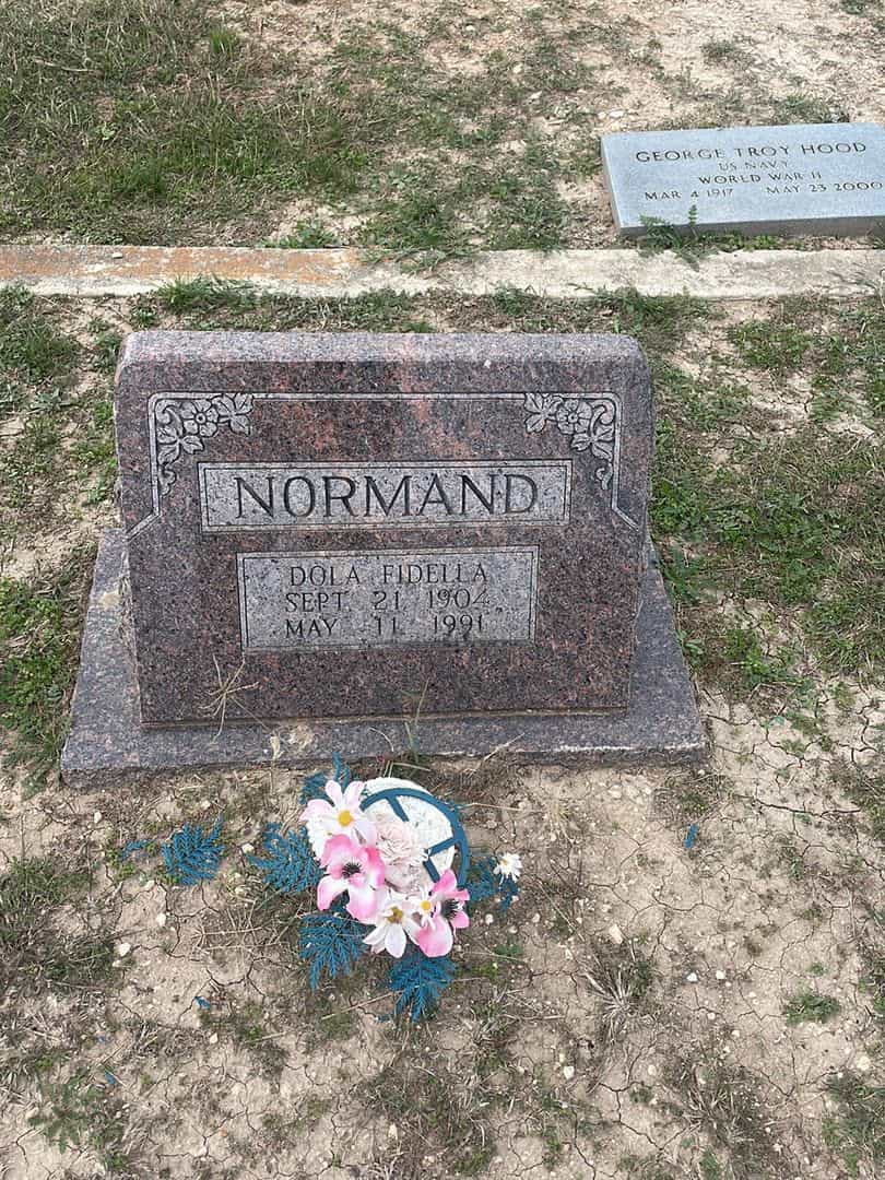 Dola Fidella Normand's grave. Photo 1