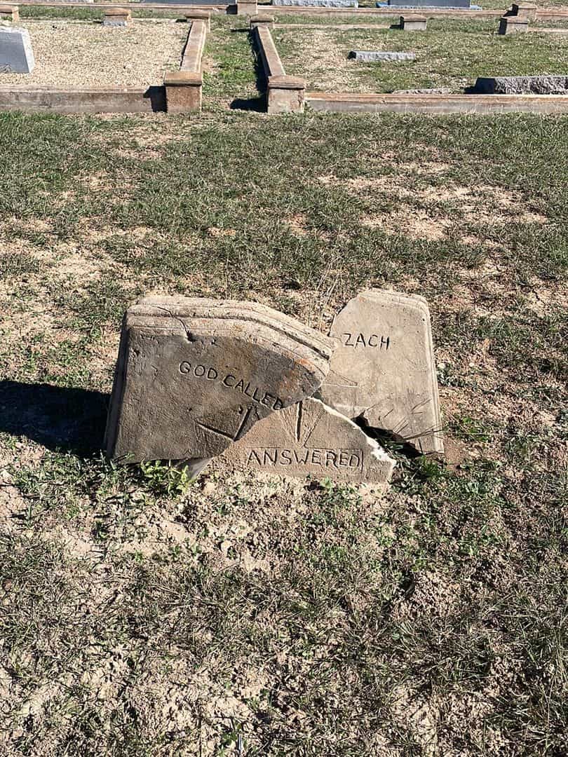 Zachariah Leon Adams's grave. Photo 3