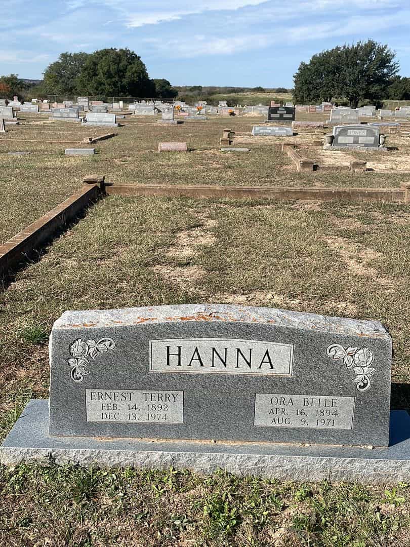 Ora Belle Hanna's grave. Photo 2
