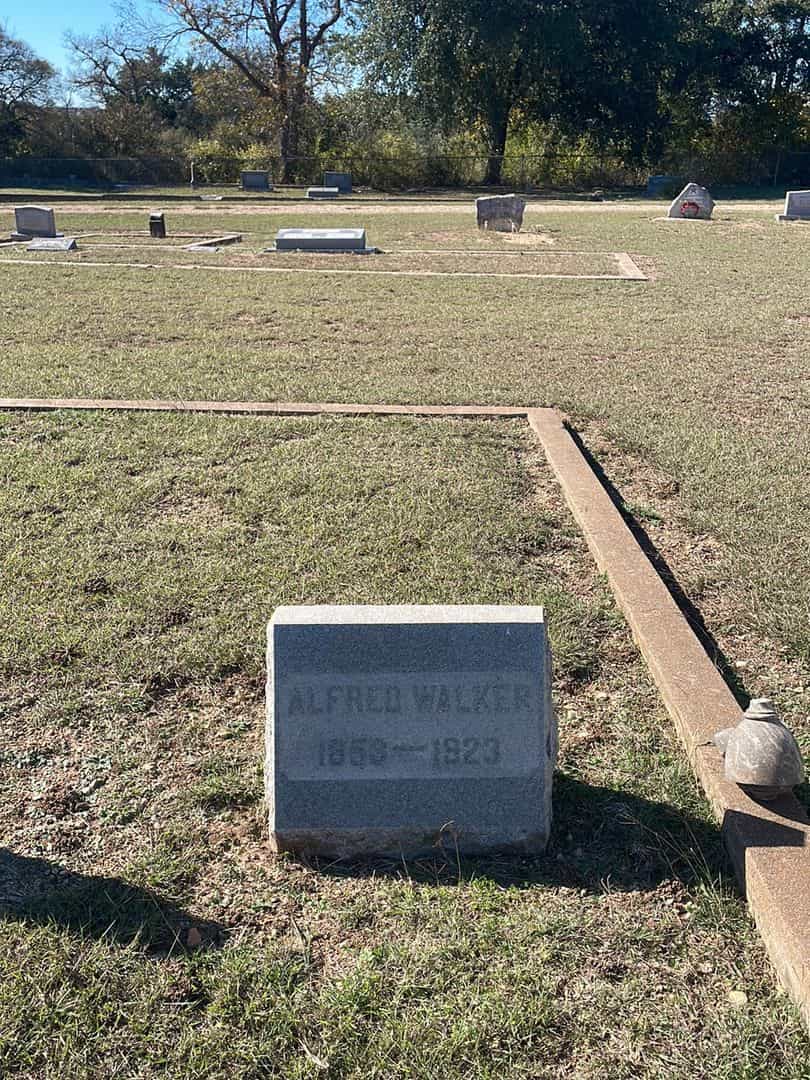Alfred Walker's grave. Photo 2