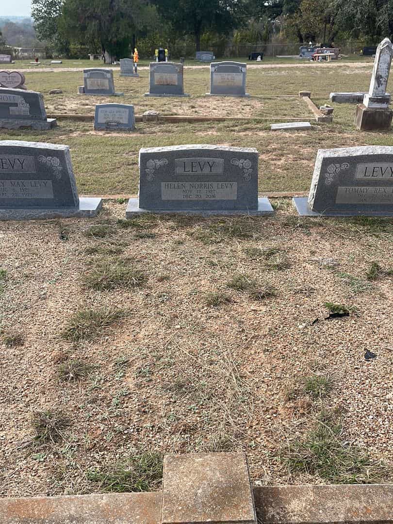 Helen Norris Levy's grave. Photo 2
