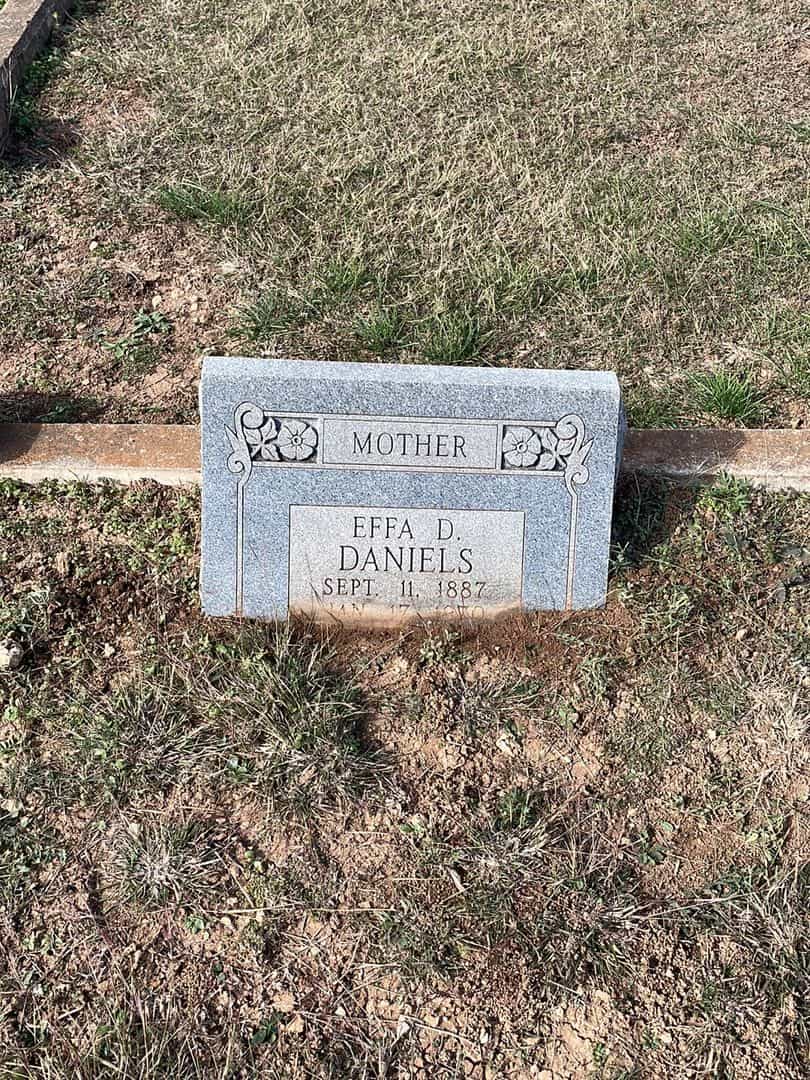 Effa D. Danies's grave. Photo 1