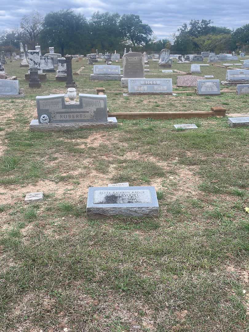 Betty Kathryn Kaiser Vandervoort's grave. Photo 2