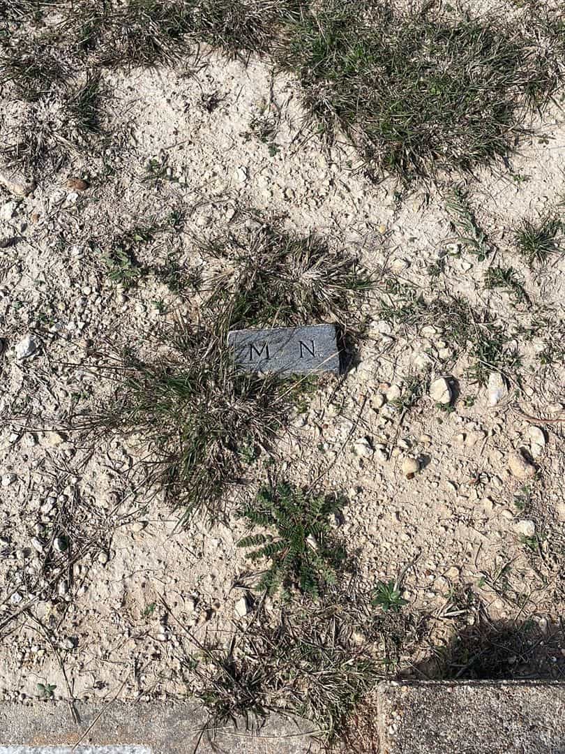 Mattie Newsom's grave. Photo 3