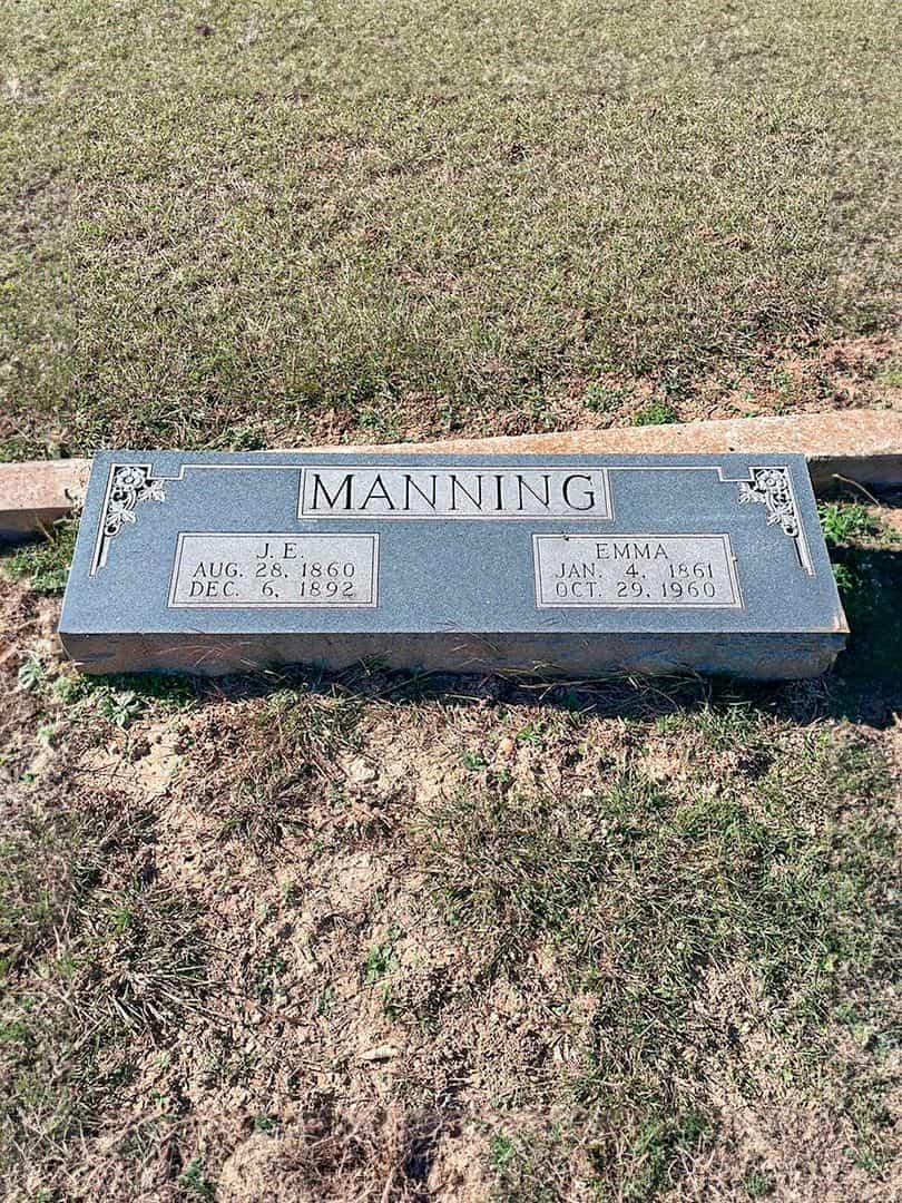J. E. Manning's grave. Photo 1