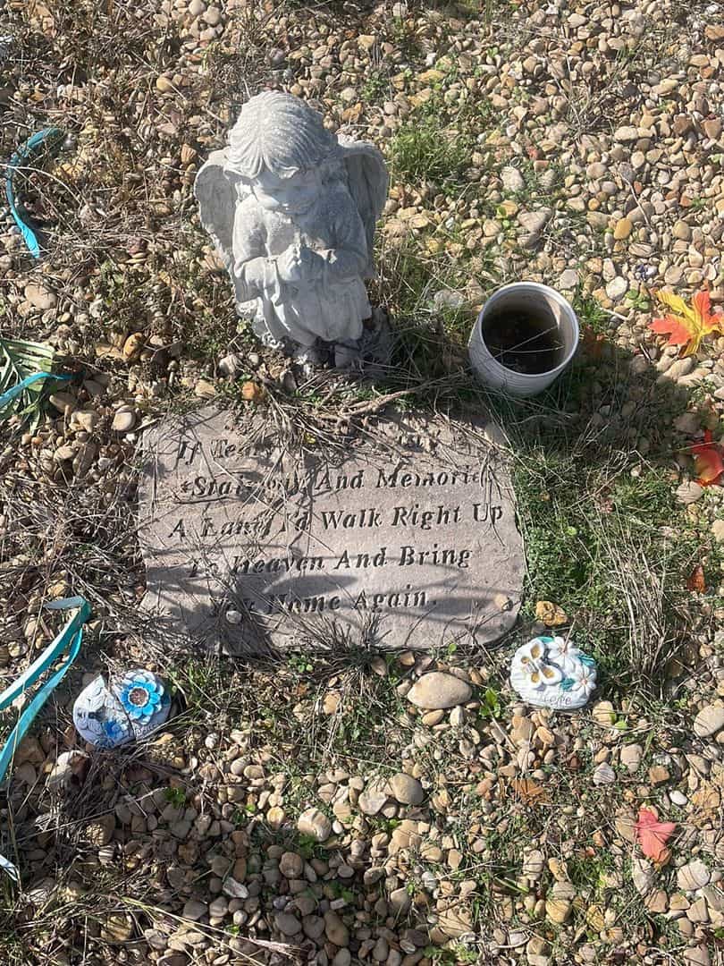 Anna P. Tamez's grave. Photo 1